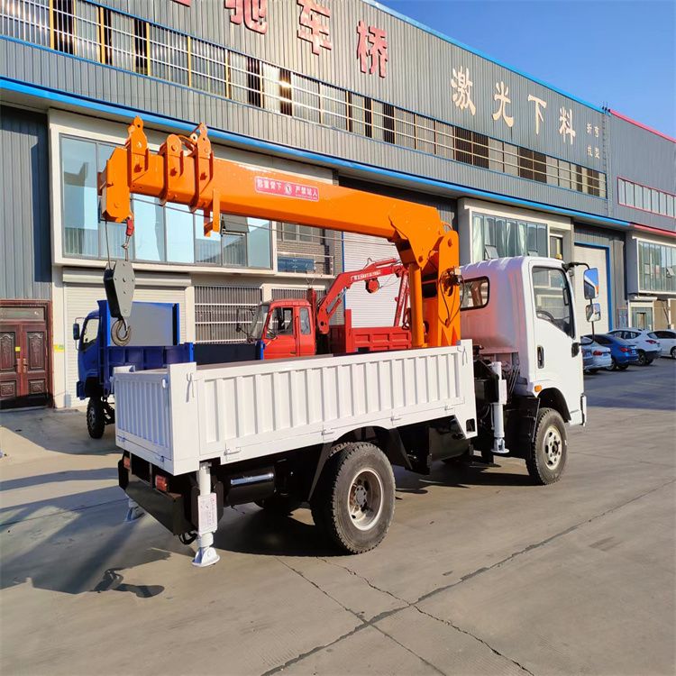 元宝区三轮随车吊定制 农用改装机自备吊中瑞长期出售